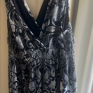 Elegant Hale’ Bob Black and Gray Patterned tunic-style top